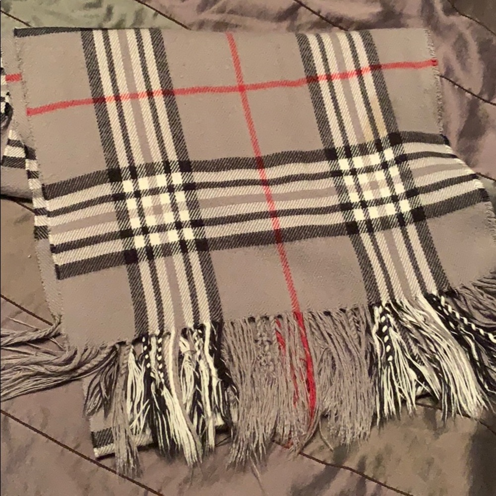Gray plaid scarf